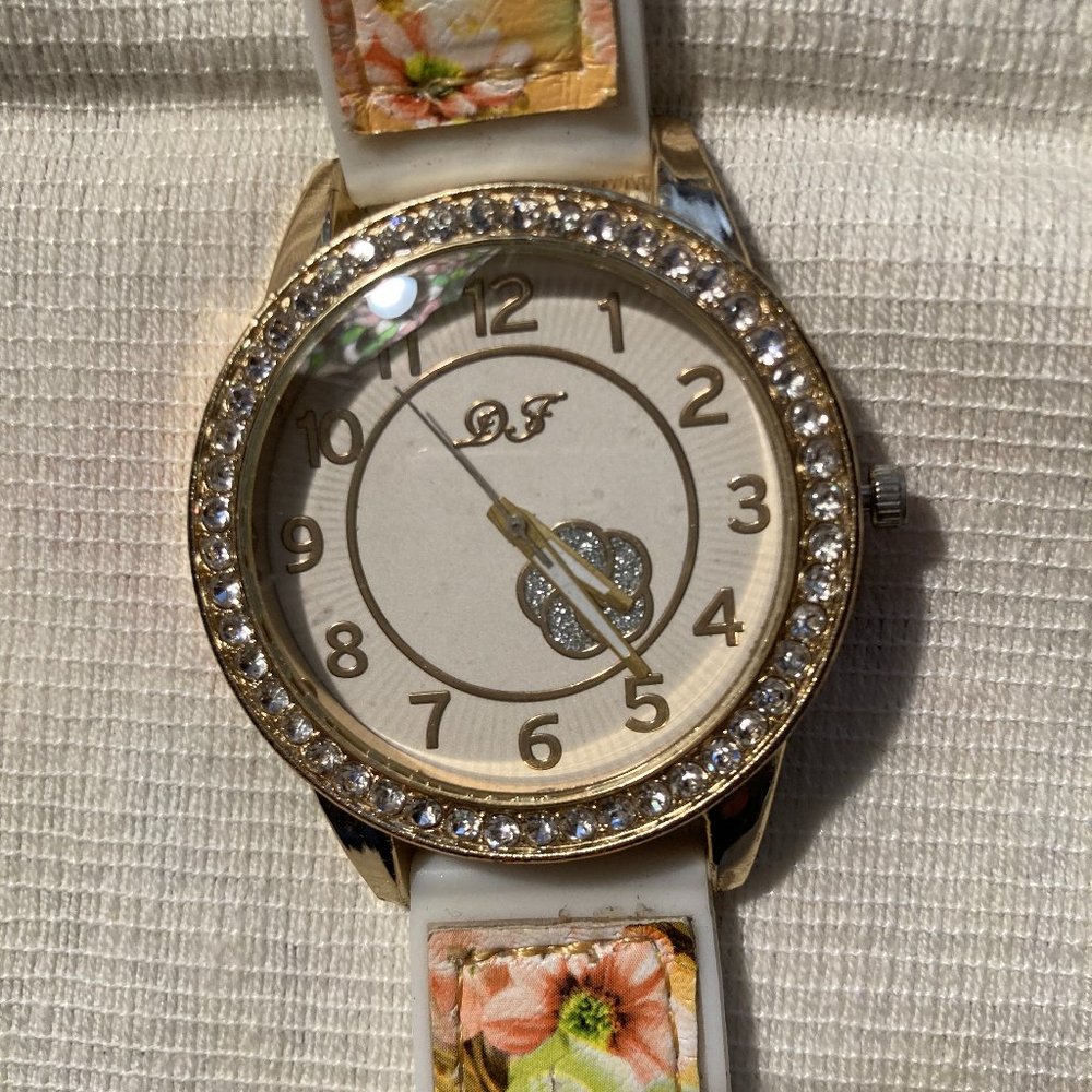 Preowned mint condition working women's DF watch